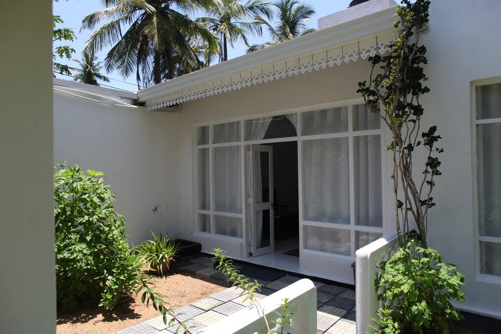 Chitra Ayurveda Hotel Bentota Buitenkant foto