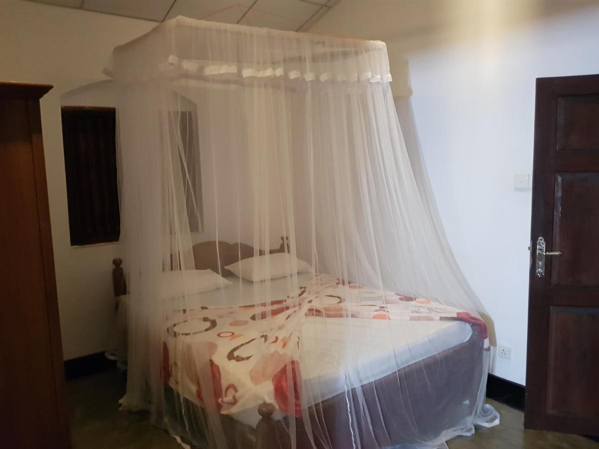 Chitra Ayurveda Hotel Bentota Buitenkant foto
