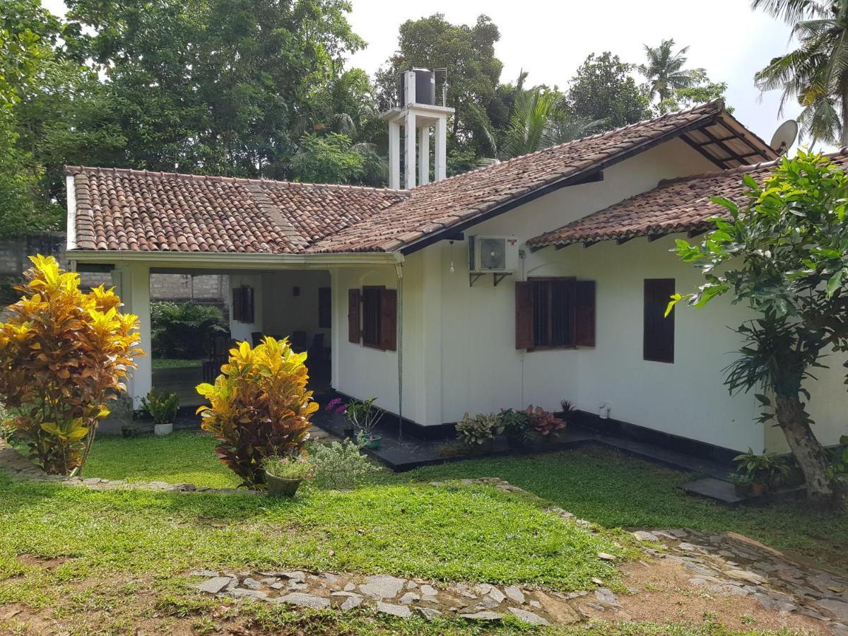 Chitra Ayurveda Hotel Bentota Buitenkant foto