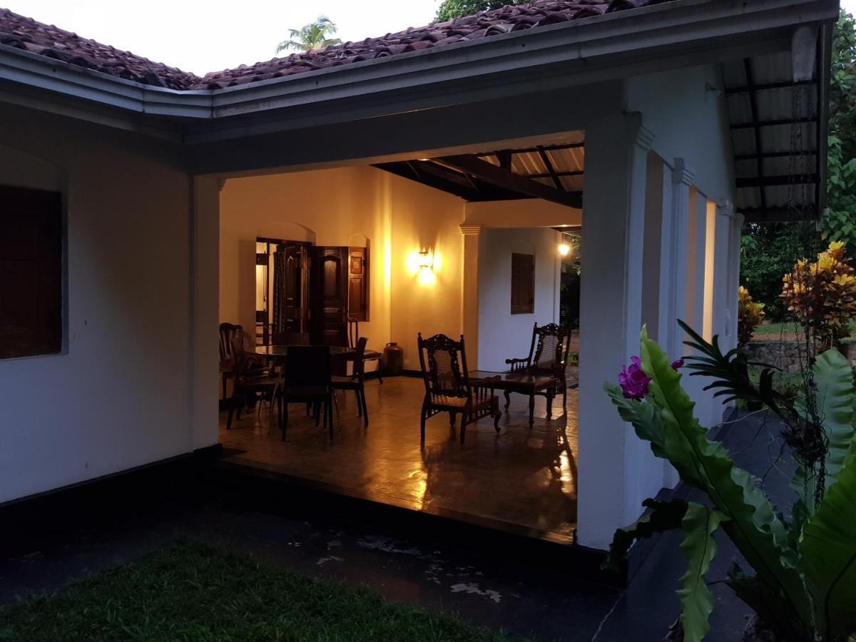Chitra Ayurveda Hotel Bentota Buitenkant foto