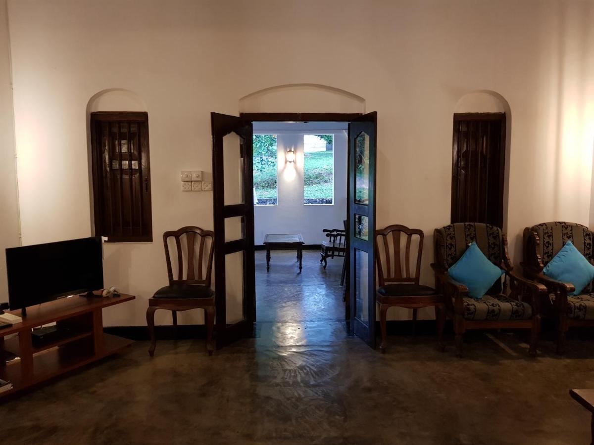 Chitra Ayurveda Hotel Bentota Buitenkant foto