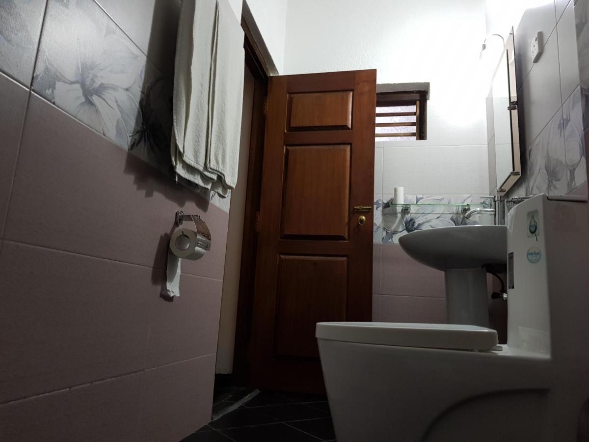 Chitra Ayurveda Hotel Bentota Buitenkant foto