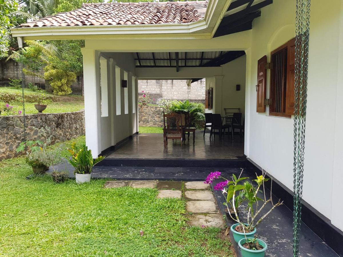 Chitra Ayurveda Hotel Bentota Buitenkant foto