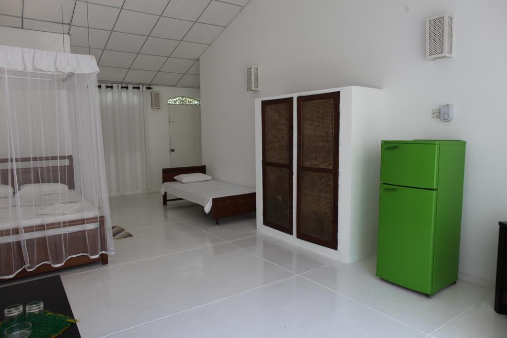 Chitra Ayurveda Hotel Bentota Buitenkant foto