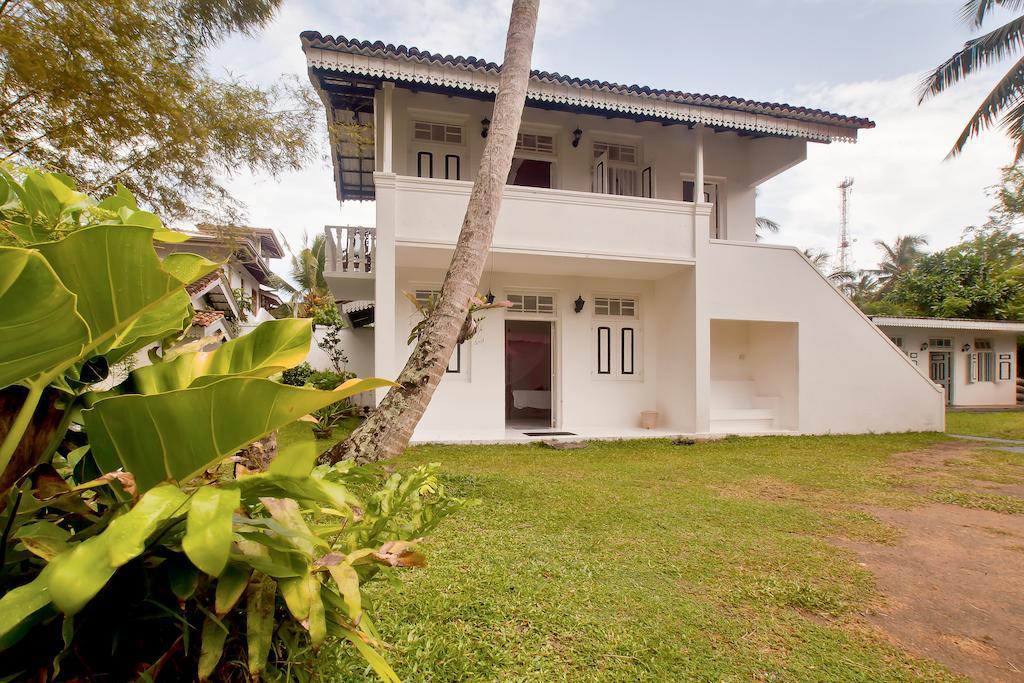 Chitra Ayurveda Hotel Bentota Buitenkant foto