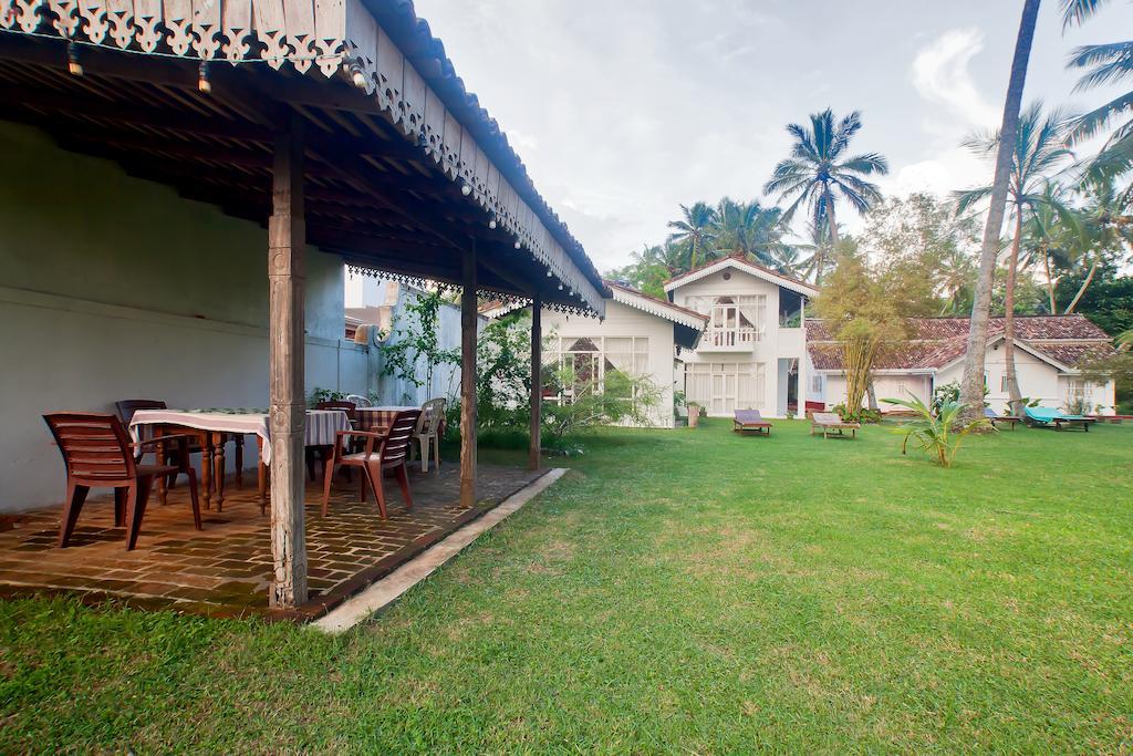 Chitra Ayurveda Hotel Bentota Buitenkant foto
