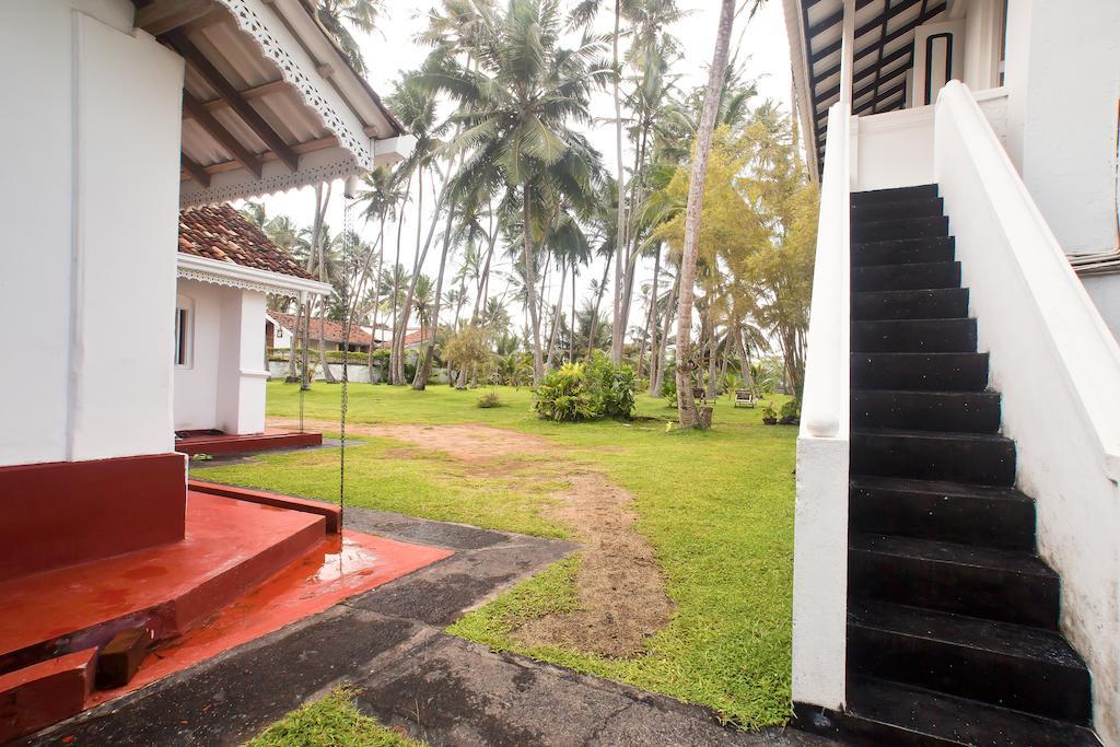 Chitra Ayurveda Hotel Bentota Buitenkant foto